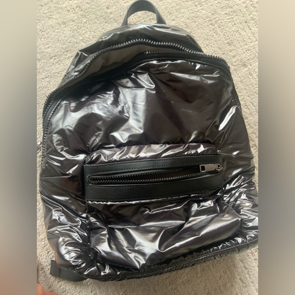 Black puffer Backpack - Picture 3 of 4